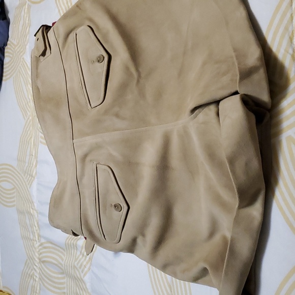 Suede pleated shorts with cuffed  bottom. - Picture 9 of 10